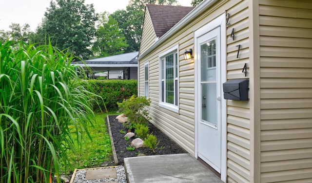2474 Mecca Rd, Columbus, OH 43224 - view of home's exterior featuring a shingled roof