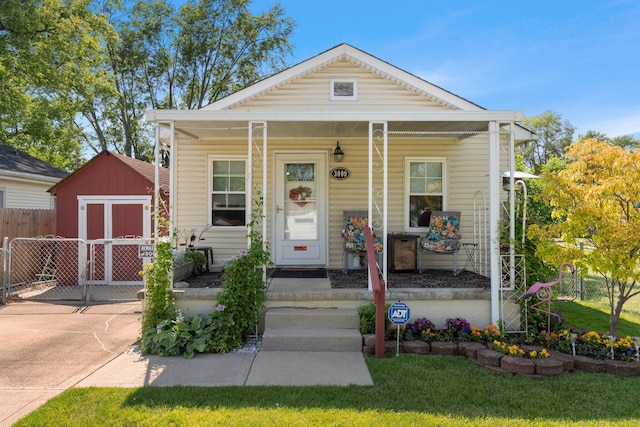 3009 Hiawatha St, Columbus, OH 43224 - shotgun-style home featuring covered porch