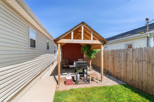 3009 Hiawatha St, Columbus, OH 43224 - view of patio