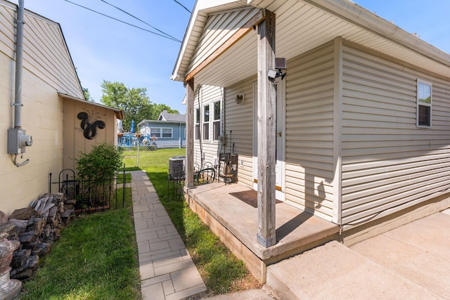 3009 Hiawatha St, Columbus, OH 43224 - view of side of home