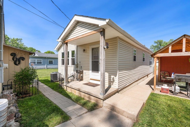 3009 Hiawatha St, Columbus, OH 43224 - shotgun-style home featuring cooling unit and a patio