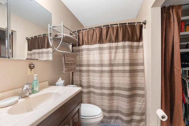 3009 Hiawatha St, Columbus, OH 43224 - full bath with toilet, vanity, and a shower with shower curtain