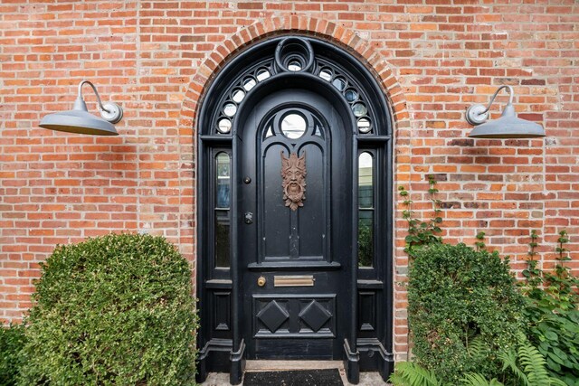 584 Franklin Ave, Columbus, OH 43215 - property entrance featuring brick siding