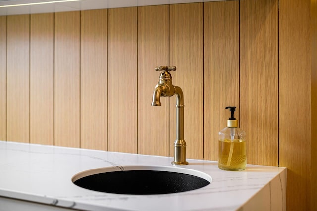 584 Franklin Ave, Columbus, OH 43215 - detailed view of a sink
