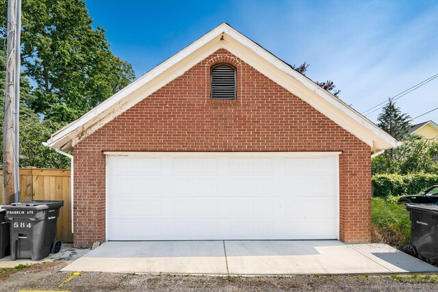 584 Franklin Ave, Columbus, OH 43215 - view of garage
