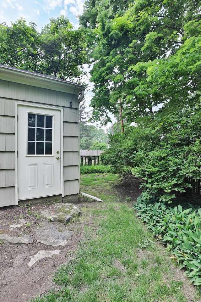 4399 Colerain Ave, Columbus, OH 43214 - view of yard featuring an outbuilding