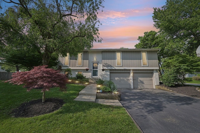 4561 Valley Quail Blvd N, Westerville, OH 43081 - split foyer home featuring an attached garage, asphalt driveway, and a yard