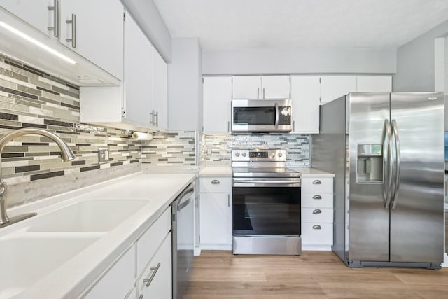 4561 Valley Quail Blvd N, Westerville, OH 43081 - kitchen featuring stainless steel appliances, a sink, light countertops, backsplash, and light wood-type flooring