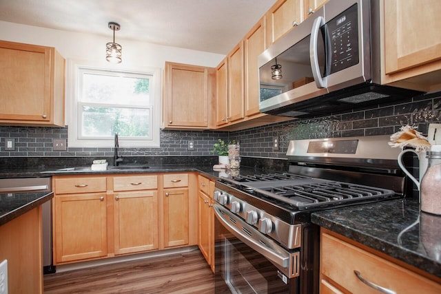 1808 Primrose Ave, Lewis Center, OH 43035 - kitchen featuring stainless steel appliances, a sink, light brown cabinetry, and dark stone counters