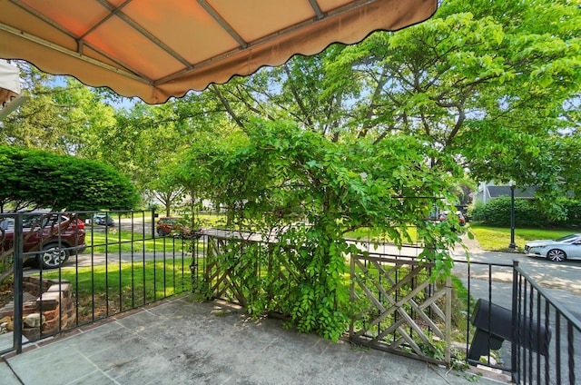 443 Binns Blvd, Columbus, OH 43204 - view of patio