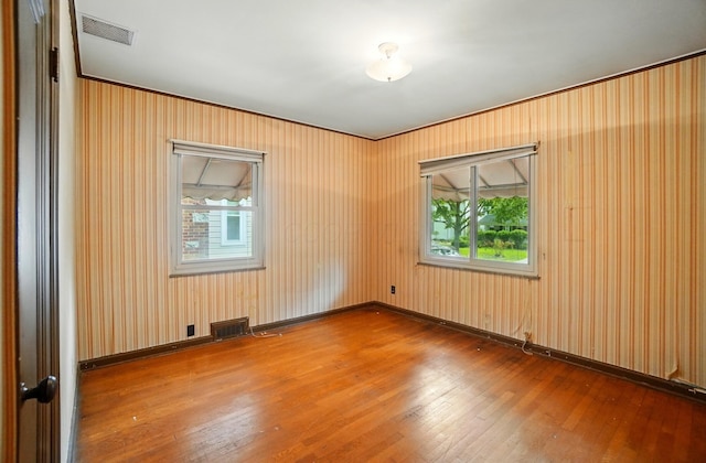 443 Binns Blvd, Columbus, OH 43204 - empty room featuring hardwood / wood-style floors, plenty of natural light, and baseboards
