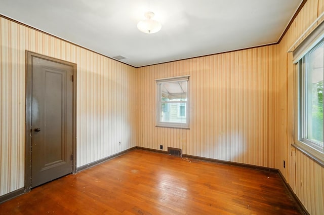 443 Binns Blvd, Columbus, OH 43204 - spare room featuring wood-type flooring and baseboards