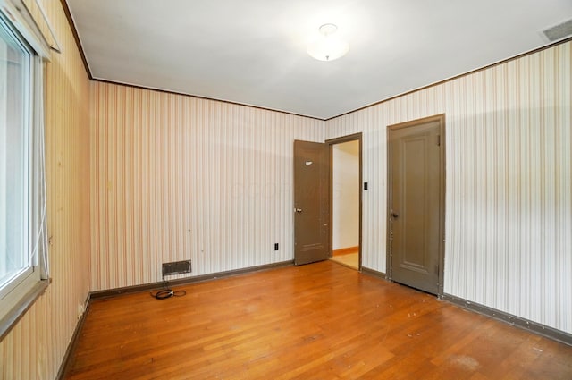 443 Binns Blvd, Columbus, OH 43204 - spare room featuring wood finished floors