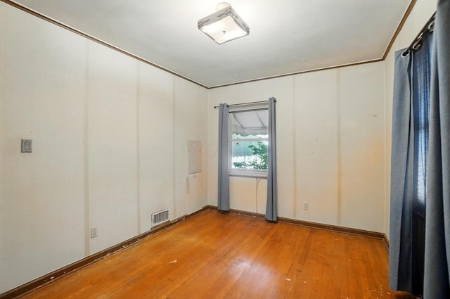 443 Binns Blvd, Columbus, OH 43204 - empty room with light wood-style floors