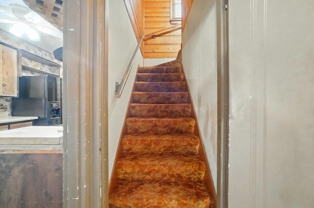 443 Binns Blvd, Columbus, OH 43204 - view of stairway