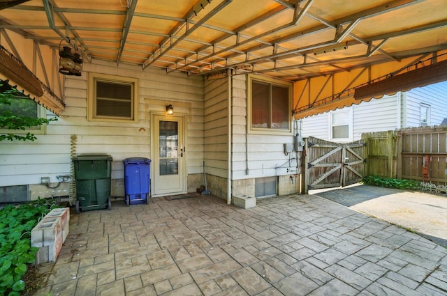 443 Binns Blvd, Columbus, OH 43204 - view of patio featuring a gate