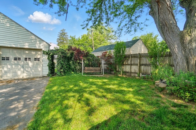 443 Binns Blvd, Columbus, OH 43204 - view of yard with a garage