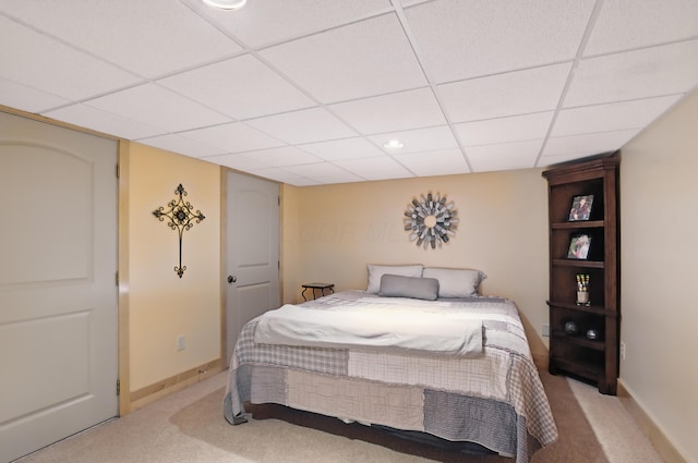 791 York St W, Mansfield, OH 44904 - bedroom with light colored carpet, a paneled ceiling, and baseboards