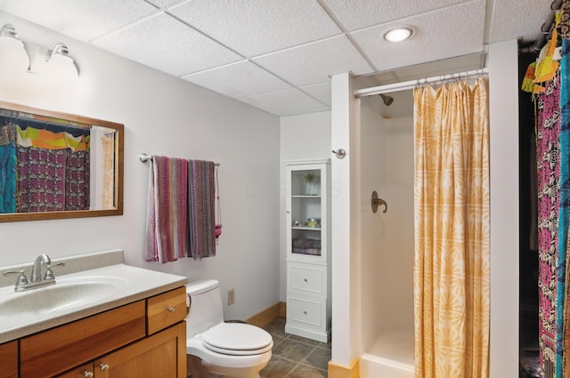 791 York St W, Mansfield, OH 44904 - full bathroom with vanity, tile patterned floors, toilet, a shower with shower curtain, and a drop ceiling