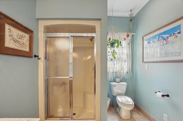 791 York St W, Mansfield, OH 44904 - full bathroom with toilet, a stall shower, tile patterned floors, and baseboards