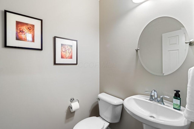 345 Quarter Way, Delaware, OH 43015 - half bath featuring a sink and toilet