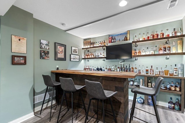 345 Quarter Way, Delaware, OH 43015 - indoor dry bar featuring wood finished floors and baseboards