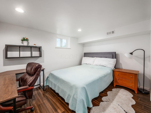 2073 Jeffey Dr, Hilliard, OH 43026 - bedroom with wood finished floors, recessed lighting, a desk, and baseboards