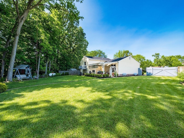 2073 Jeffey Dr, Hilliard, OH 43026 - view of yard with a gate