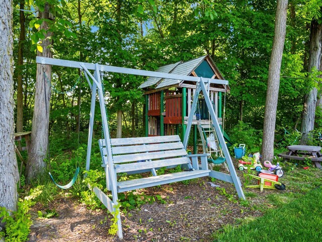2073 Jeffey Dr, Hilliard, OH 43026 - view of jungle gym