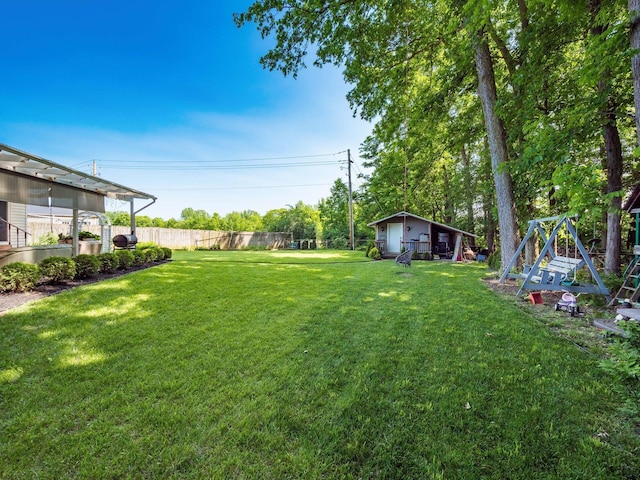 2073 Jeffey Dr, Hilliard, OH 43026 - view of yard