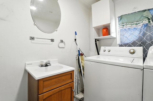 1106 E Walnut St, Lancaster, OH 43130 - laundry room with washing machine and clothes dryer