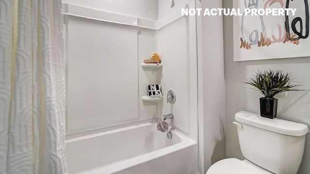 904 Allegro Dr, Reynoldsburg, OH 43068 - full bath with shower / bath combo with shower curtain and toilet