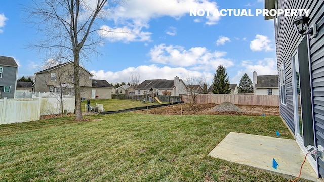904 Allegro Dr, Reynoldsburg, OH 43068 - view of yard featuring a residential view and a patio area