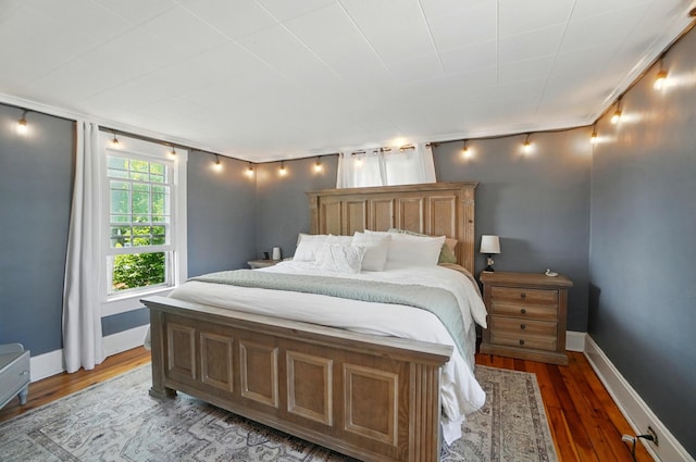 4 Greer St, Mount Vernon, OH 43050 - bedroom featuring wood finished floors and baseboards