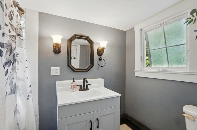 4 Greer St, Mount Vernon, OH 43050 - full bath featuring vanity, curtained shower, and toilet