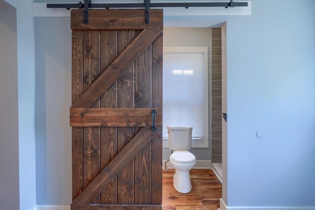 909-915 Wilson Ave, Columbus, OH 43206 - bathroom featuring toilet, wood finished floors, and baseboards