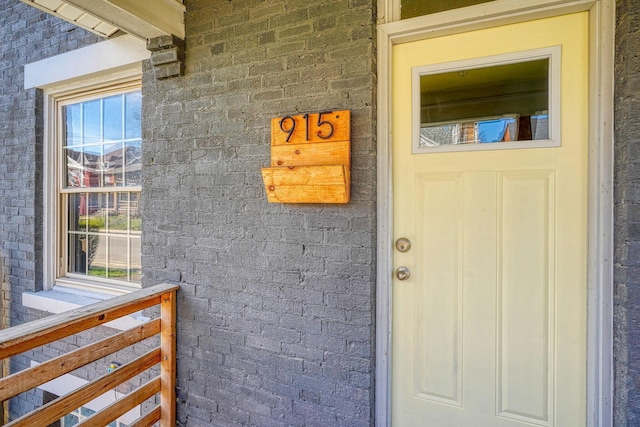 909-915 Wilson Ave, Columbus, OH 43206 - property entrance with brick siding
