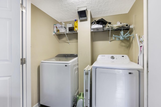 302 Streamwater Ct, Blacklick, OH 43004 - laundry room featuring independent washer and dryer and a textured ceiling