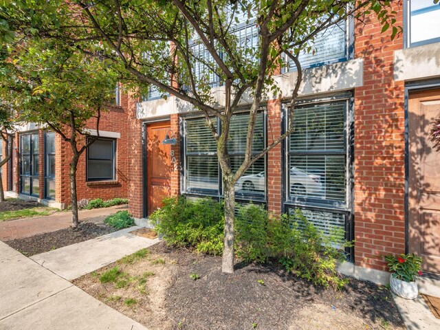 802 N 4th St Unit 802, Columbus, OH 43215 - entrance to property with brick siding