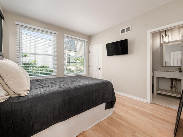 802 N 4th St Unit 802, Columbus, OH 43215 - bedroom featuring light wood-type flooring and baseboards