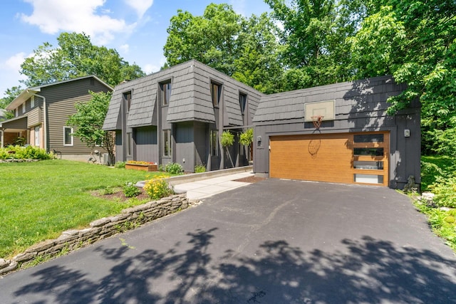 8121 Blind Brook Ct, Columbus, OH 43235 - view of front of home featuring a front lawn, a garage, driveway, and mansard roof