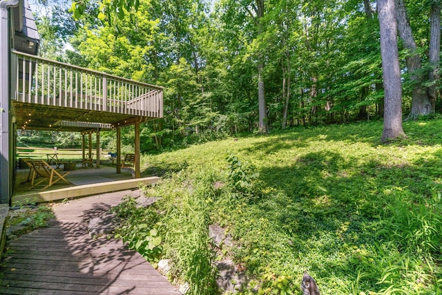 8121 Blind Brook Ct, Columbus, OH 43235 - view of yard featuring a deck