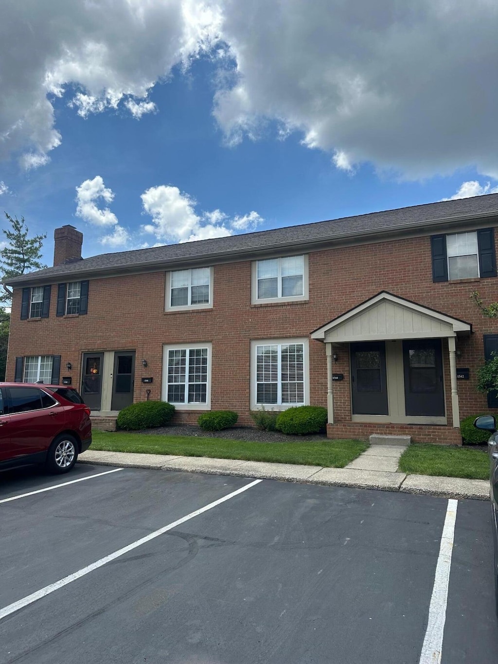 1342-48 Palmer House Ct Unit D, Columbus, OH 43235 - view of property featuring uncovered parking