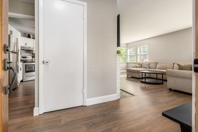 1942 Langham Rd, Upper Arlington, OH 43221 - living room with wood finished floors and baseboards