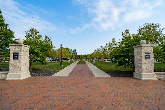1942 Langham Rd, Upper Arlington, OH 43221 - view of home's community