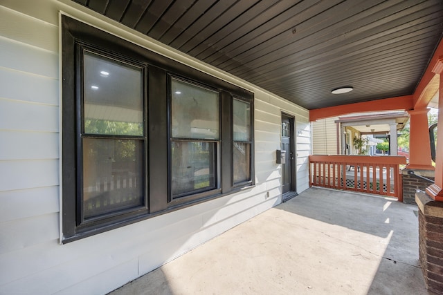 463 E Woodrow Ave, Columbus, OH 43207 - view of covered porch