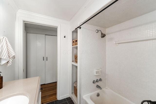 128 S Kellner Rd, Columbus, OH 43209 - full bath featuring  shower combination, vanity, a closet, and tile patterned flooring