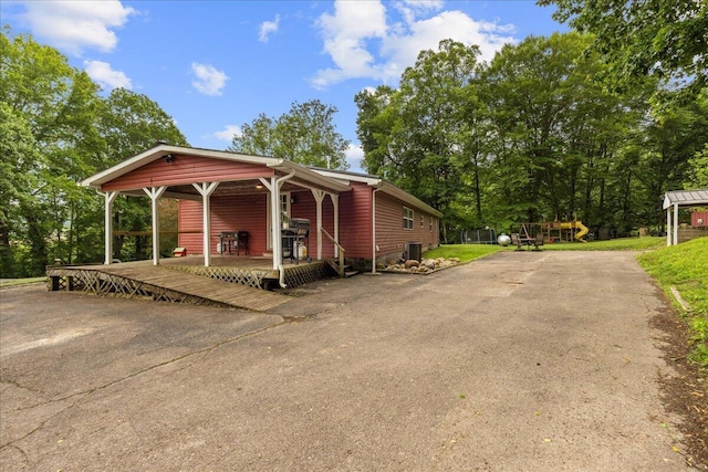 5895 Swartz Mill Rd SE, Sugar Grove, OH 43155 - view of front facade featuring asphalt driveway