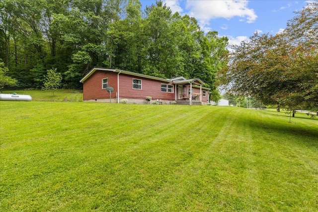 5895 Swartz Mill Rd SE, Sugar Grove, OH 43155 - view of grassy yard featuring covered porch