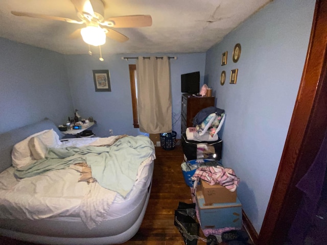 271 S Warren Ave, Columbus, OH 43204 - bedroom with wood finished floors and a ceiling fan